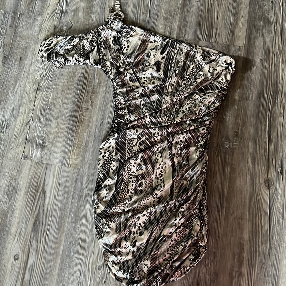 Small one shoulder top